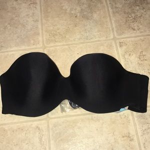 Black strapless bra